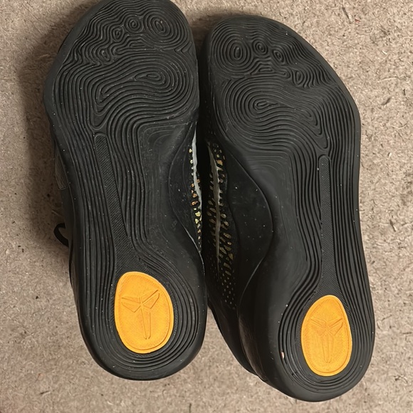 Men’s Kobe size 10 high top - Picture 4 of 5